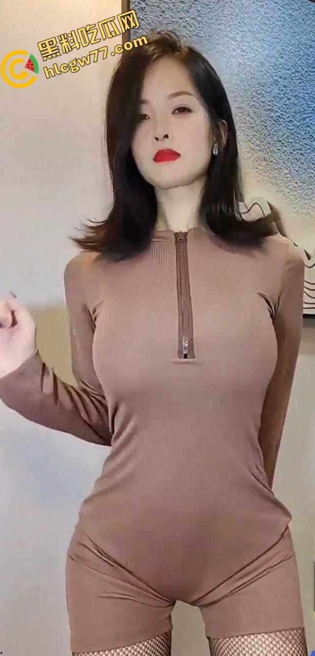 上海极品反差人妻御姐王可音猎奇福利流出！ 丰乳肥臀少妇激情扣逼自慰白浆四溢  展示独门绝技逼里插吸管喝奶！