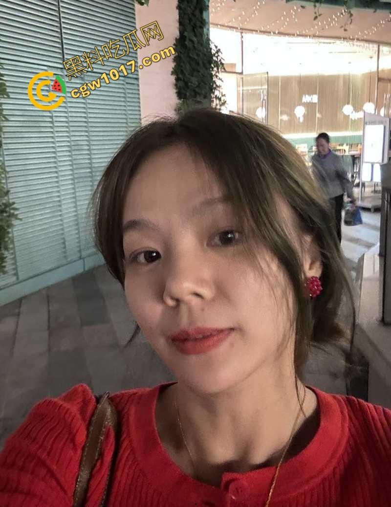 四川极品短发小少妇【汪梦霏】喜欢镜前做爱!边交欢边拍自己淫态,玩裸聊举奶挑逗,全程露脸表情骚极!-2