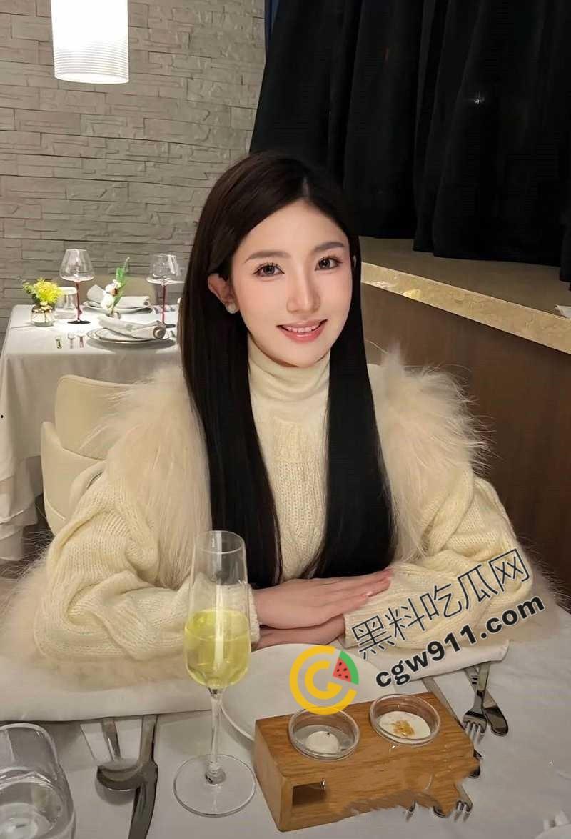 上海校园女神【李羡】被飞行员【孟飞】调教成淫荡小母狗,无毛嫩穴淫水横流,肉臀高翘欲死欲仙!-3