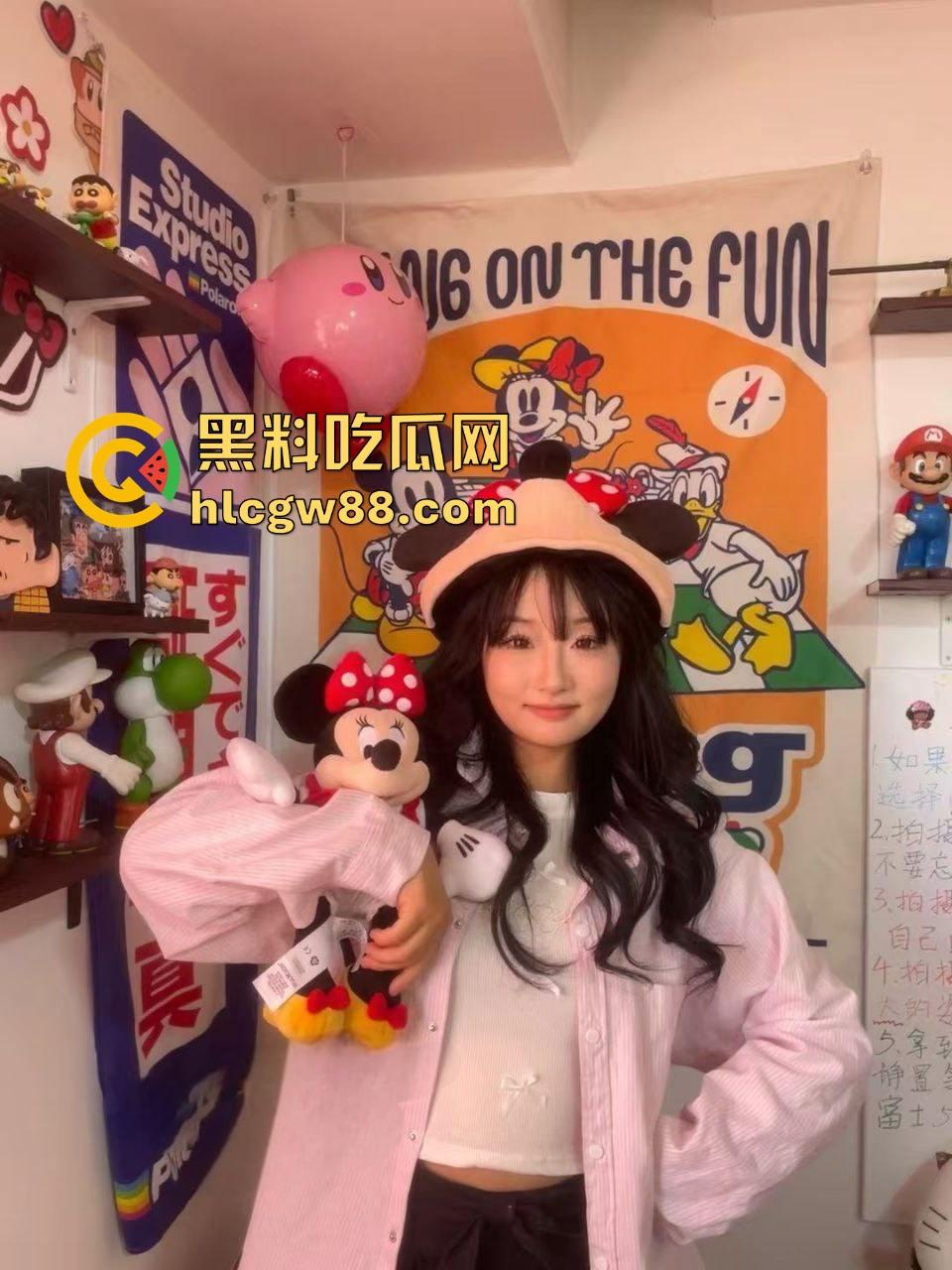 内蒙古包头轻工技术学校【王静】下海搞黄,网友裸聊私下约炮视频曝光,制服黑丝诱惑女王,乖乖女变床上尤物!-3