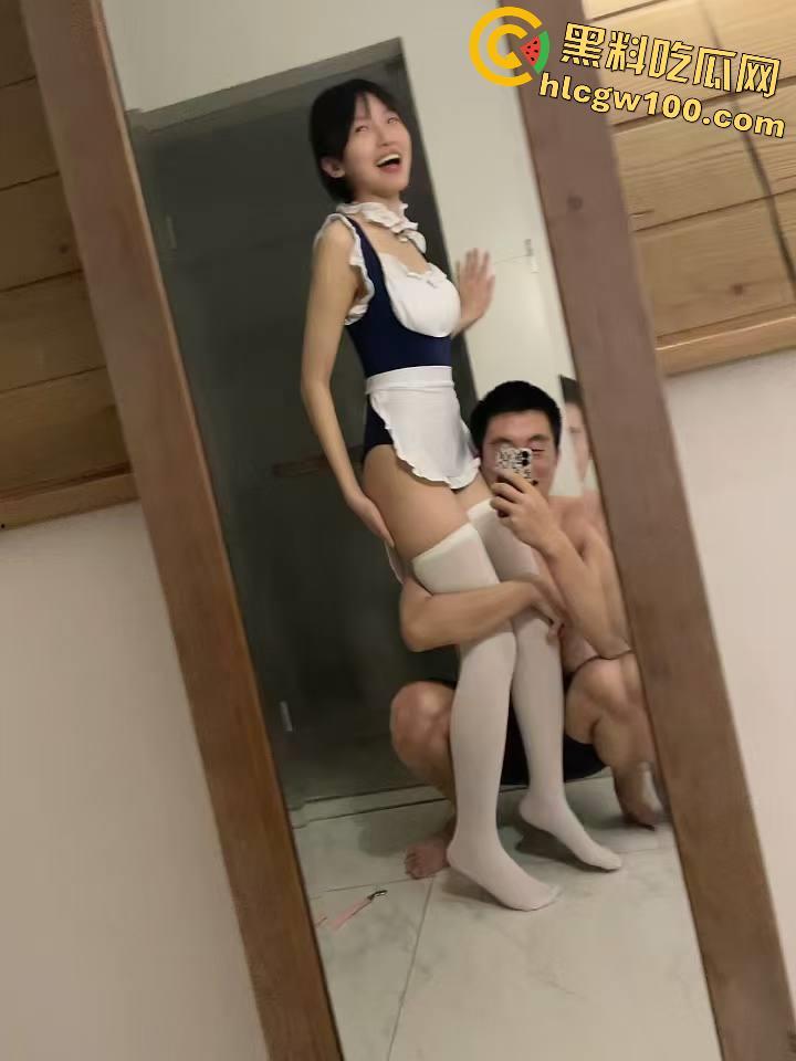 二代哥包养记录，一男配三女有钱真是好，无套后入猛操骚逼，骑脸口爆毫不心疼嘴巴都快被操肿了-13