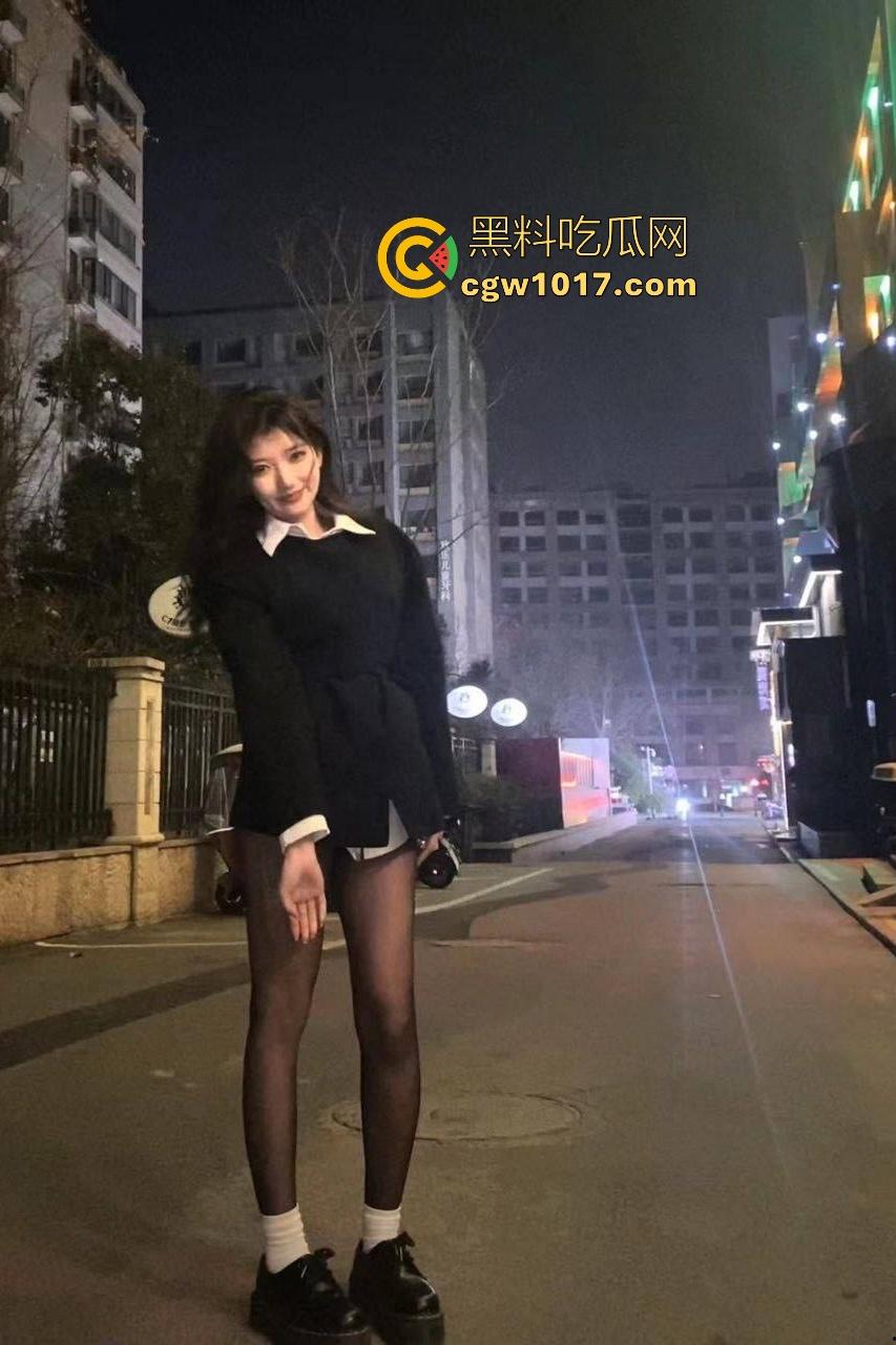 天津美院萝莉【祝艳玲】三洞全开！小网红兼职外围被前男友实锤，边口交边自慰，白屁股被操成苹果臀！