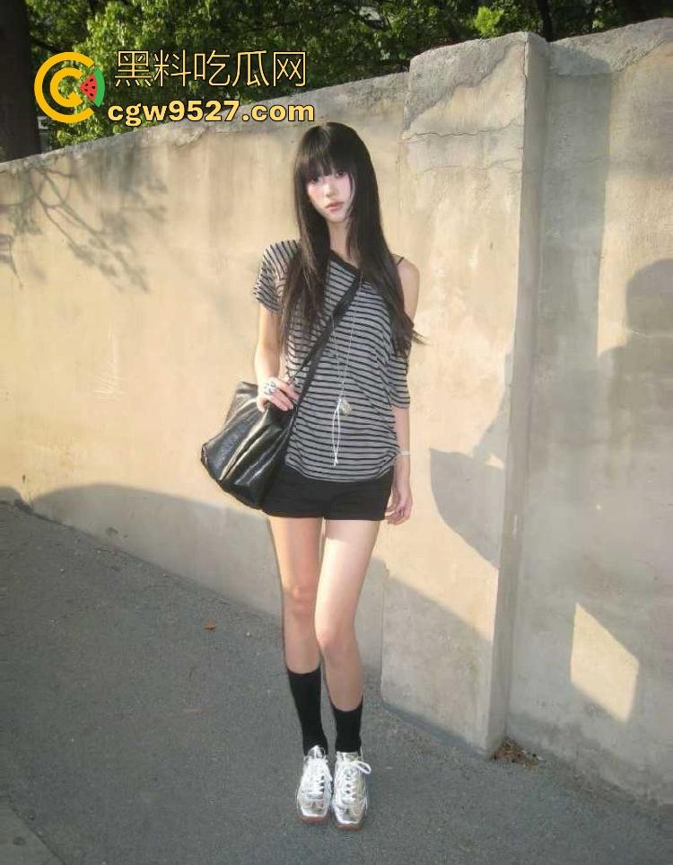 河北工商学院可爱大四学姐【胡悦】不雅视频曝光，露脸口交吞精，女上位骑乘榨精，淫靡姿态让人欲罢不能！