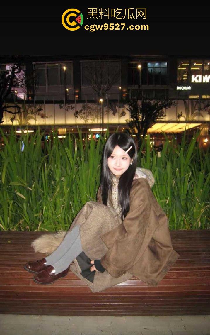 河北工商学院可爱大四学姐【胡悦】不雅视频曝光，露脸口交吞精，女上位骑乘榨精，淫靡姿态让人欲罢不能！-4