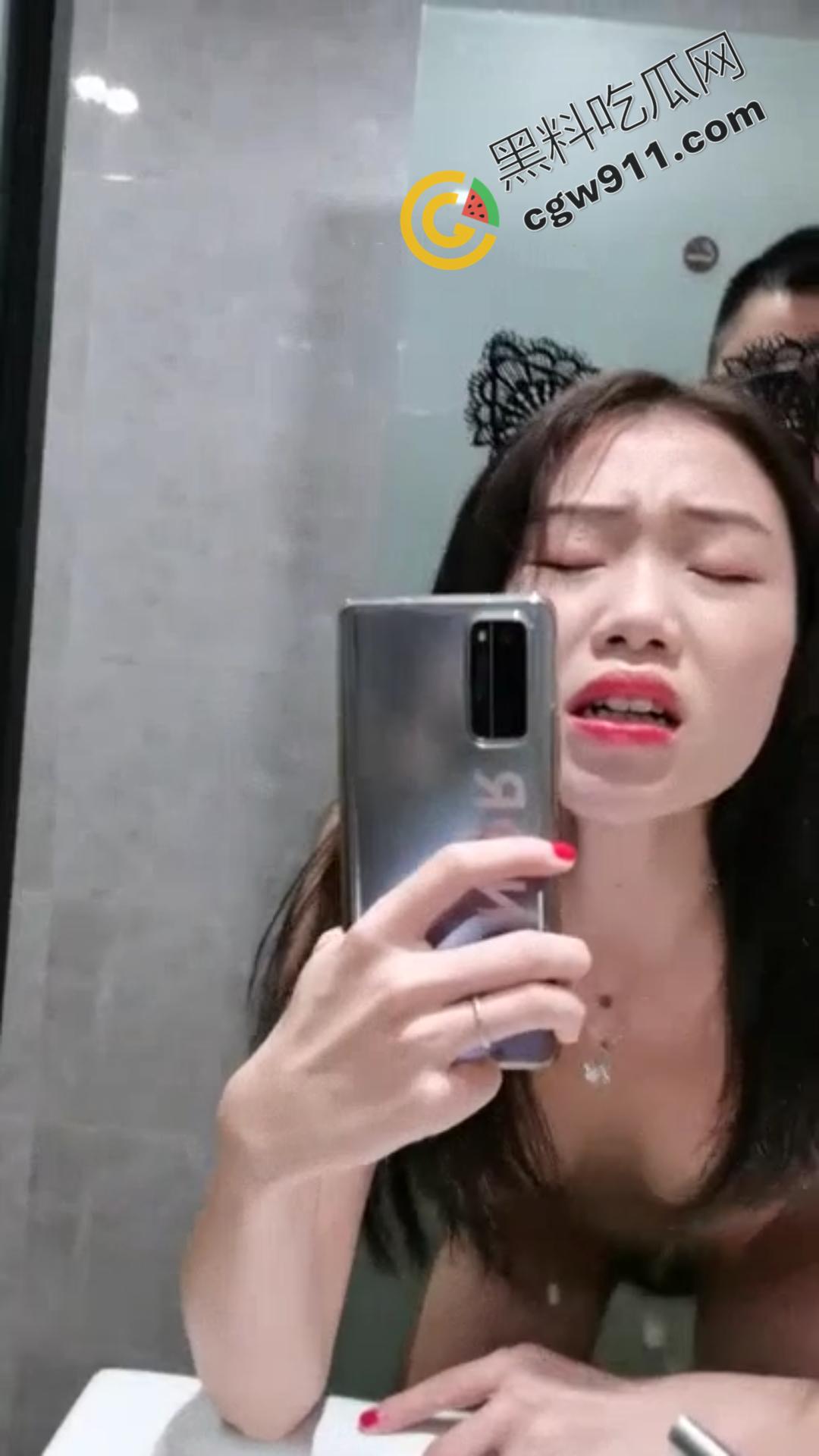 河南抖音博主【户晨风】酒店厕所大战女粉丝视频流出!白皙肌肤美乳乱颤,疯传全网激起狂潮!-7