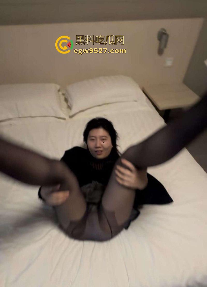 广东潮汕美艳少妇【林奢怡】性爱私拍曝光，表面端庄贤淑，私下却是偷情的反差婊，身材火辣诱人至极！-7