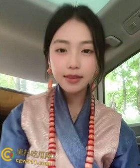 武汉纺织大学【徐思洁】 ，做爱时为寻求刺激找人语音通话，清纯学妹深喉口交，情趣内衣捆绑调教，简直骚到没边！-2