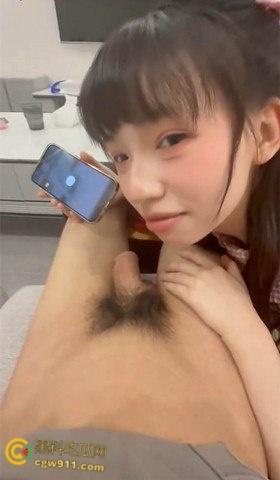 武汉纺织大学【徐思洁】 ，做爱时为寻求刺激找人语音通话，清纯学妹深喉口交，情趣内衣捆绑调教，简直骚到没边！-4