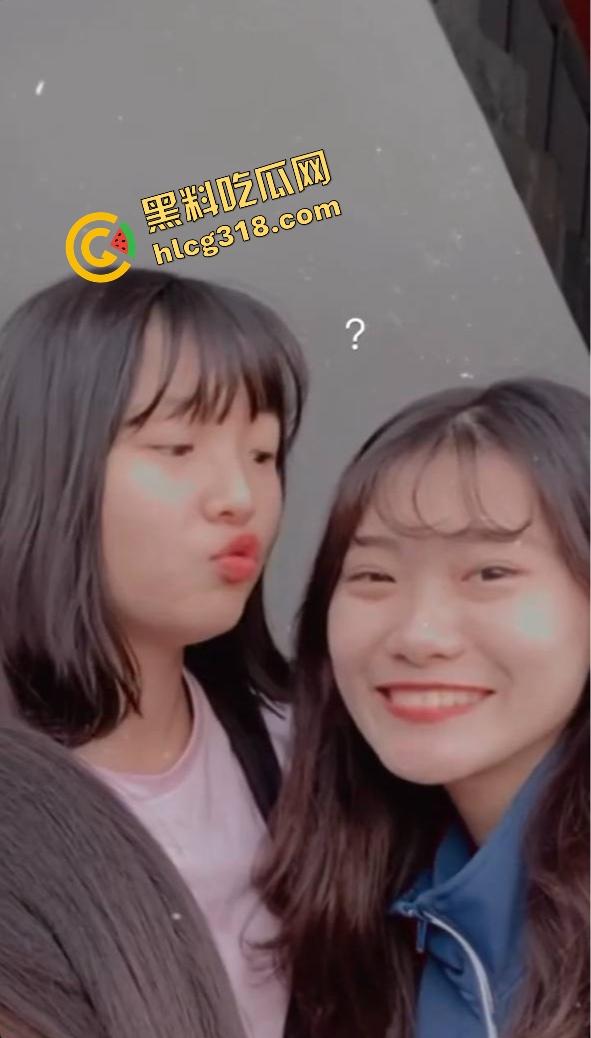 浙江传媒学院学妹『赵妍妍』反差爆表，学生装勾男友，撕黑丝主动舔棒，自助开穴等肉棒入侵！