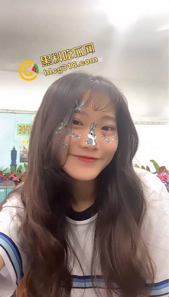 浙江传媒学院学妹『赵妍妍』反差爆表,学生装勾男友,撕黑丝主动舔棒,自助开穴等肉棒入侵!-2