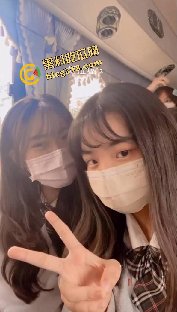 浙江传媒学院学妹『赵妍妍』反差爆表,学生装勾男友,撕黑丝主动舔棒,自助开穴等肉棒入侵!-3