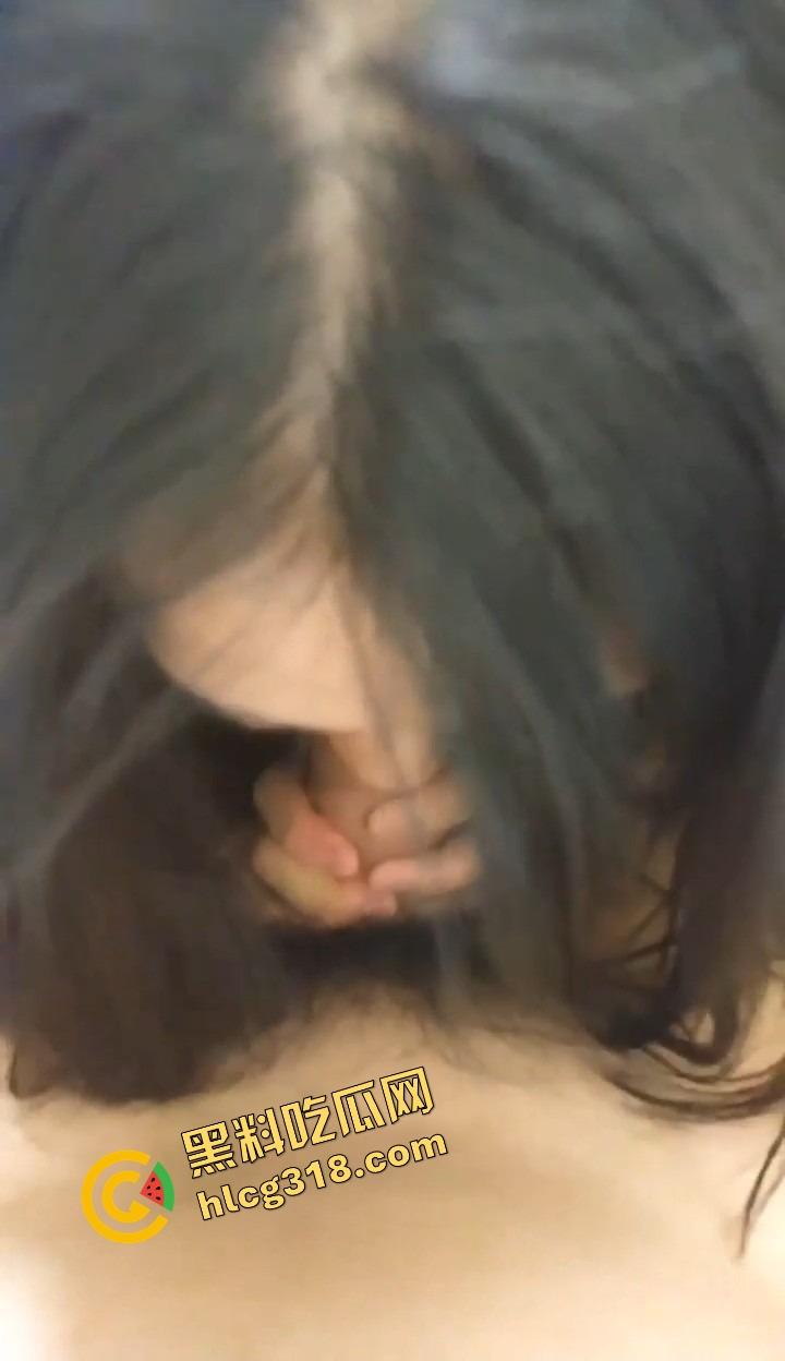 浙江传媒学院学妹『赵妍妍』反差爆表,学生装勾男友,撕黑丝主动舔棒,自助开穴等肉棒入侵!-8