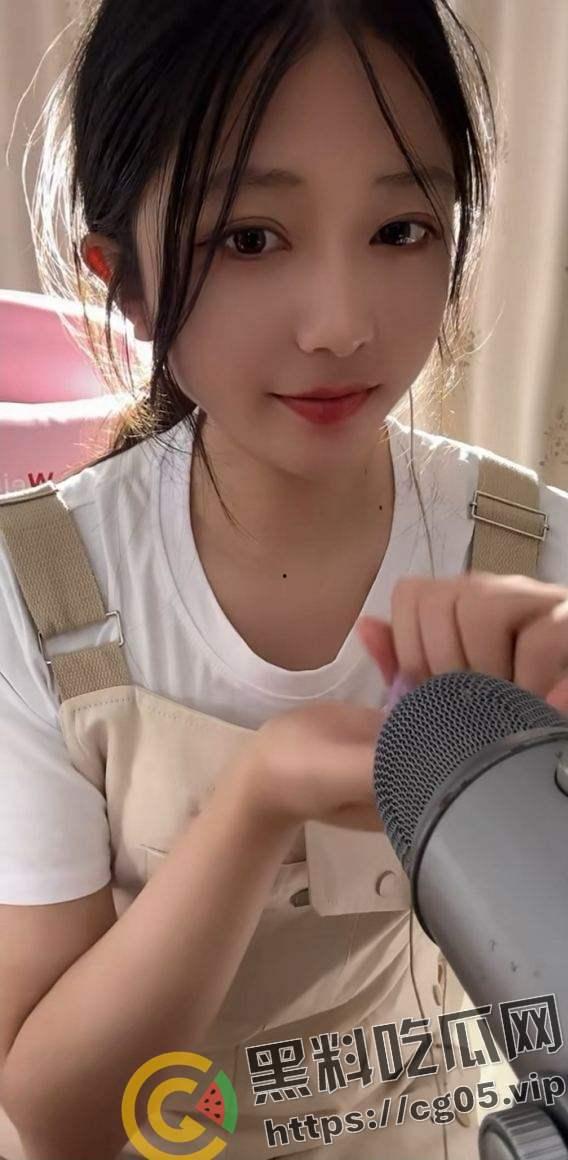 快手助眠主播【桃子】40w粉丝金主福利流出 直接干封号 不愧是声音主播 床上叫的就是比一般人骚-3