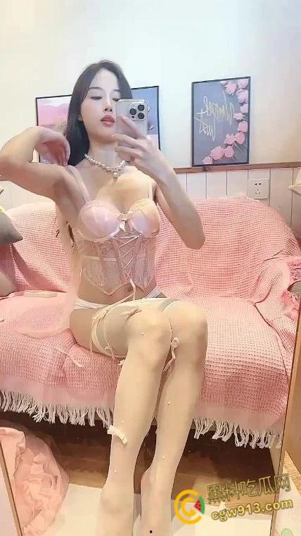 抖音性感网红【林萌】,甜美外表下竟是性瘾狂魔,连牙刷都拿来自慰,被男友按在镜子前后入!-5