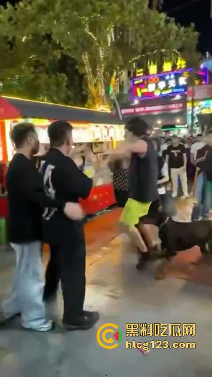 太暴力!网红【腾导】线下被真实打脸 边开直播边被揍想不火都难了!-2