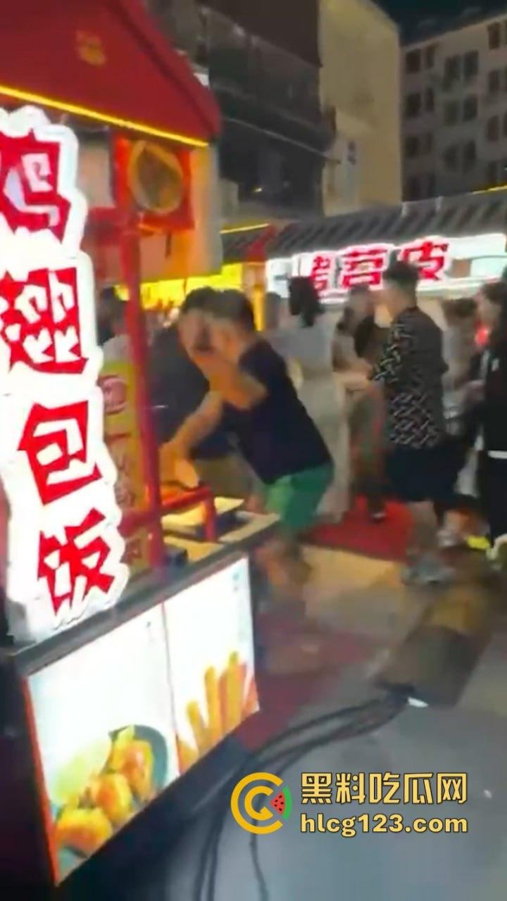 太暴力!网红【腾导】线下被真实打脸 边开直播边被揍想不火都难了!-5