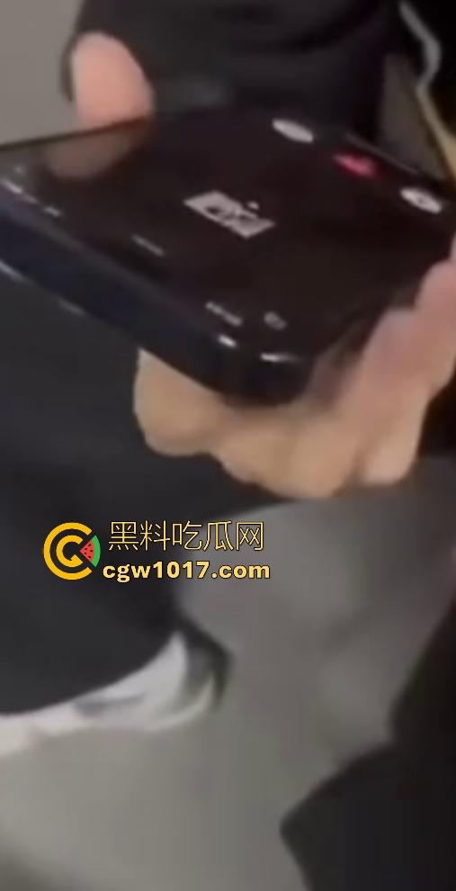 东莞电子科技学校女友【钟幸】出轨，四川男友千里之外打语音被绿茶婊戴帽，还嘲讽说兄弟这叫声还没之前骚！-4