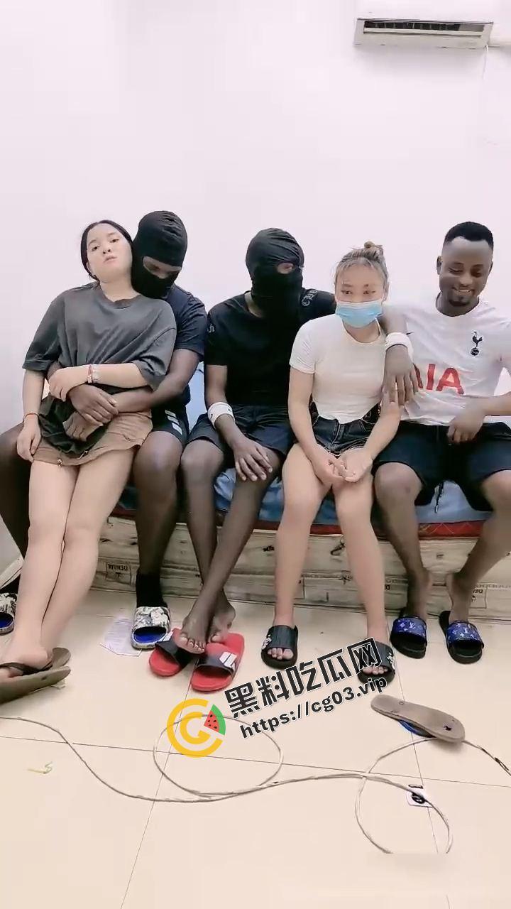 黑白配 黑鬼爆操精神小妹  黑皮公狗巨屌塞嫩穴