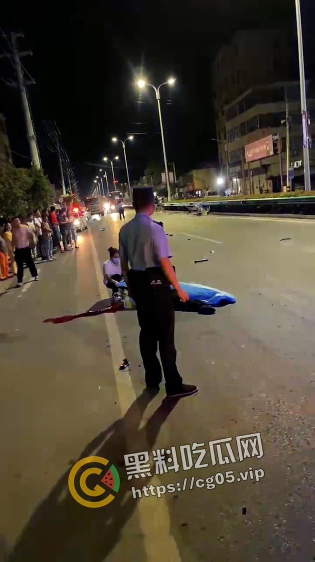 安徽阜阳【李毅】超速撞死人后微信群发表自己是被讹钱 自己驾驶证都没吊销 难道钱真的可以买一切?现场血腥画面曝光-1