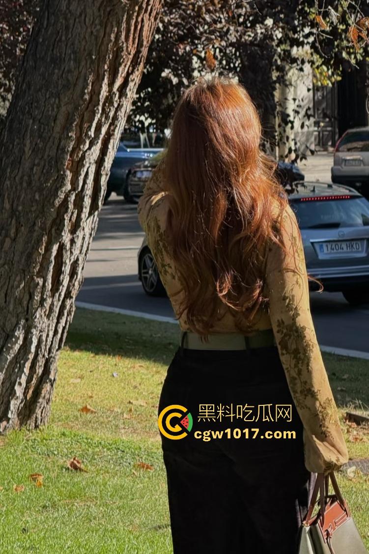 纽约淫妻生完娃后水多敏感，结婚前被5人在阳台趴窗挨操叫声惊路人，老公满足不了只好找留学生，你愿意吗？