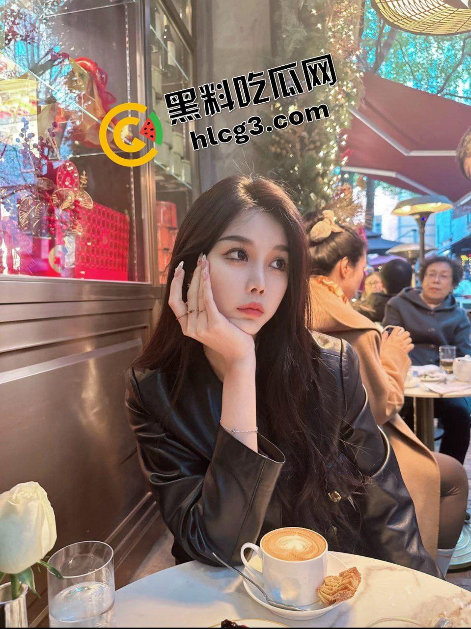 快手新晋小网红『姜姜』参加快乐向前冲 第一关脚滑落水 不小心走光露奶-7