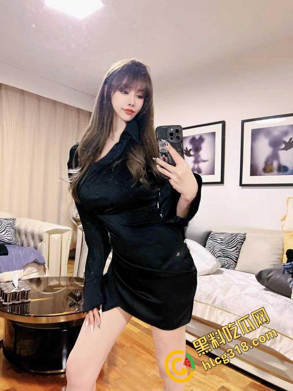 天津36E巨乳嫩模，全裸陪玩度假打台球，巨乳到处晃，被金主爸爸按在台球桌上后入爆操！