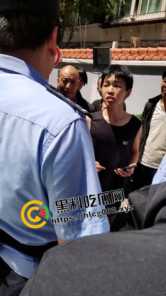 太原二十九中学体考裁判少掐表惹众怒 体育生包围学校讨要说法 现场视频流出-4