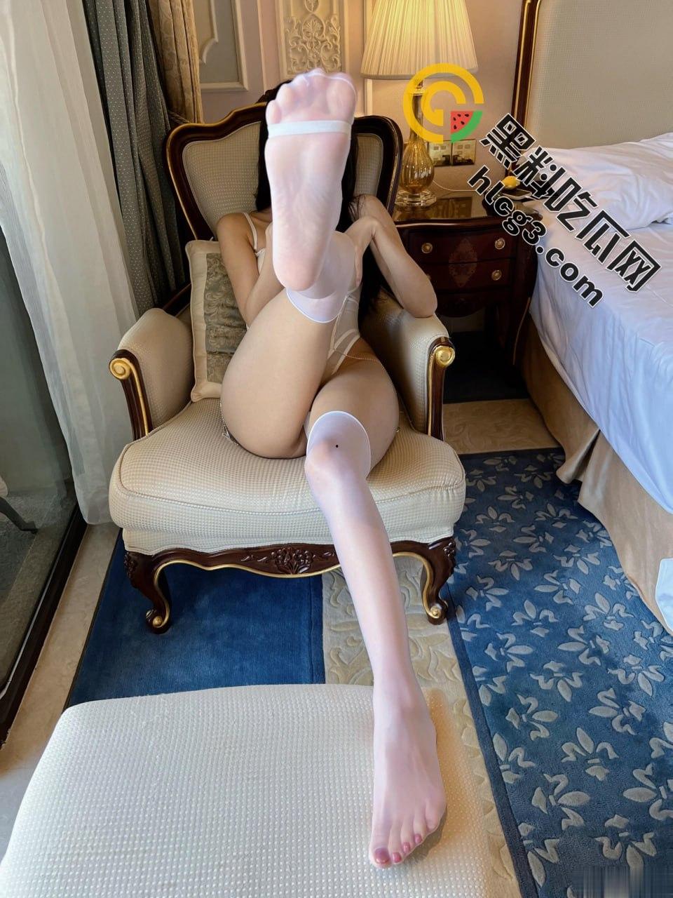 【福利大放送】抖音网红【纪念小小v5】微密圈独家福利,抠逼一字马撩人心弦!-2