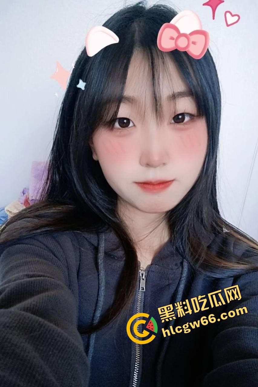 偷拍女友骑乘啪啪全过程流出，一边装害羞挡镜头一边骑到浪叫喷水，这种小贱人谁不爱？