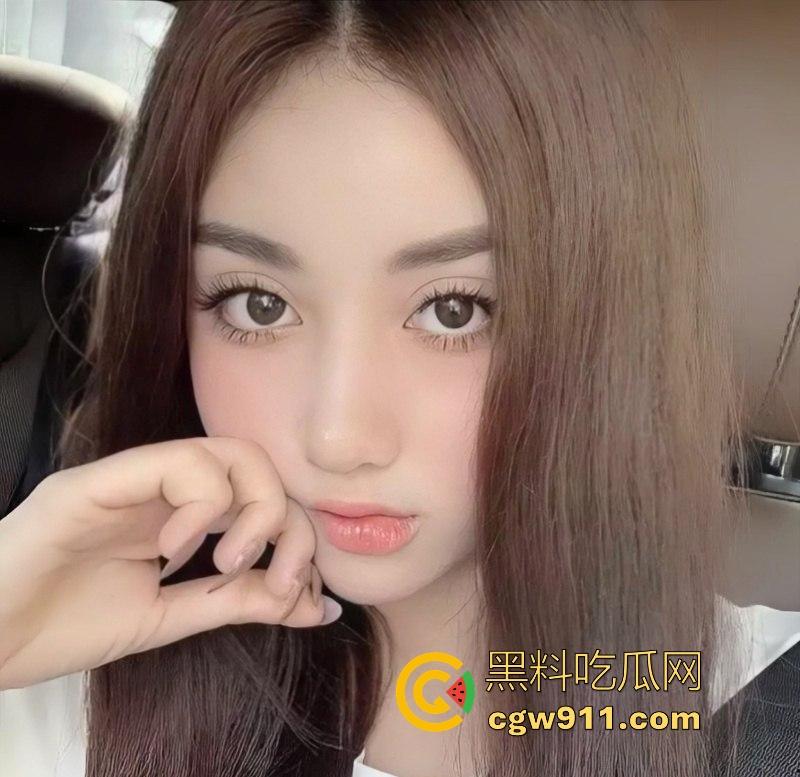 北京极品尤物名媛【董美玲】私拍曝光，跪地给富豪男友深喉口爆，口技一流，又是羡慕有钱人的一天！