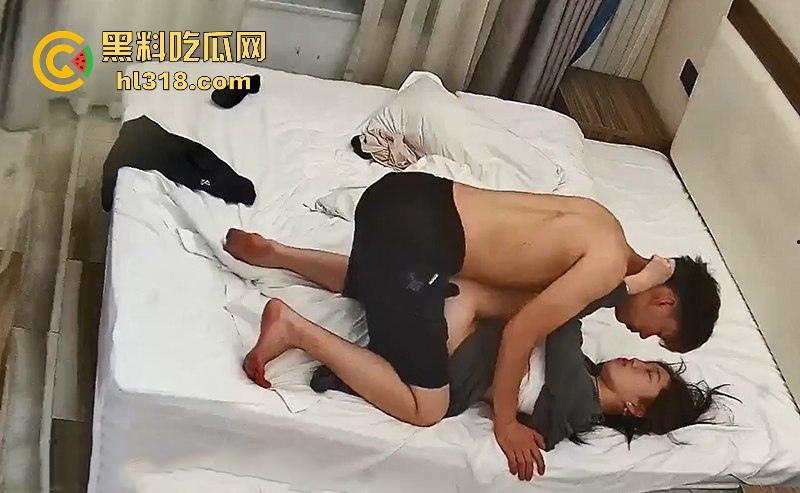 醉酒小仙女被男同事一宿操服，从推搡拒绝到69互舔激情做爱，各种姿势轮番上场面超淫！-6