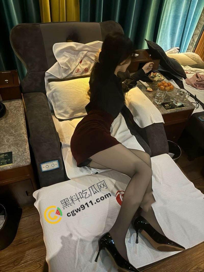 深圳懿德轩76号女技师被瓜友爆操视频流出!腿长细腰翘臀,C杯美,制服诱惑,视觉触感双重冲击-5