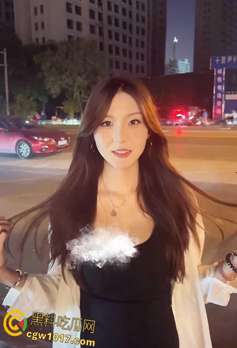 河北科技职院【李圣依】，发私拍为男友撸管助兴，揉捏大奶秀剃毛小穴，插肛塞自慰淫水音撩耳！