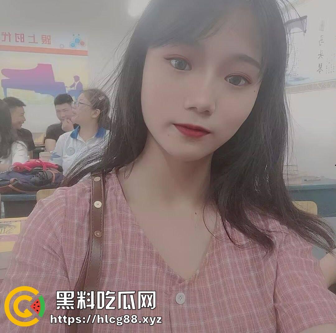 河南精神小妹【张熙熙】下贱价曝光488卖逼裸照，688就能操一炮，这骚货真是贱得没底线！