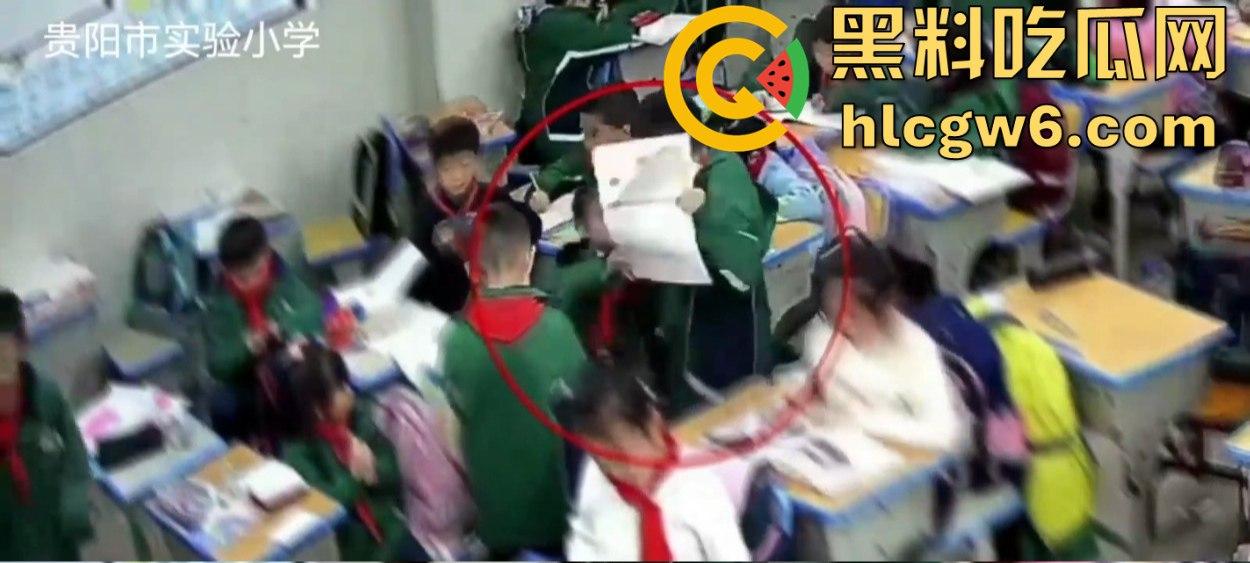 KTV骚操作 唱歌还能摸奶摸着奶才能找到调?后面鸡巴蛋糕舌尖舔诱,舌尖诱惑舔湿蛋糕,这群人玩得太野了!-7