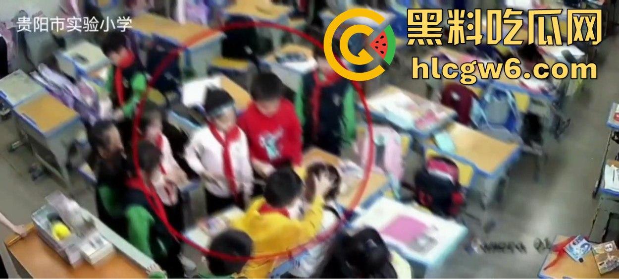 KTV骚操作 唱歌还能摸奶摸着奶才能找到调?后面鸡巴蛋糕舌尖舔诱,舌尖诱惑舔湿蛋糕,这群人玩得太野了!-10