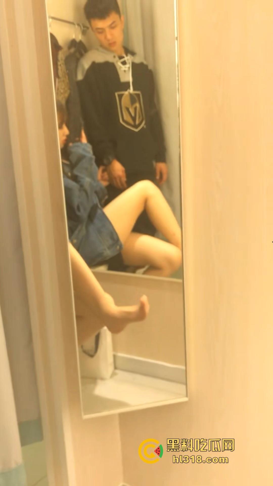 商场试衣间再现口交性爱,肉丝美女露脸深情舔屌,疯狂展示精湛口技榨精,娇喘淫靡销魂!-2