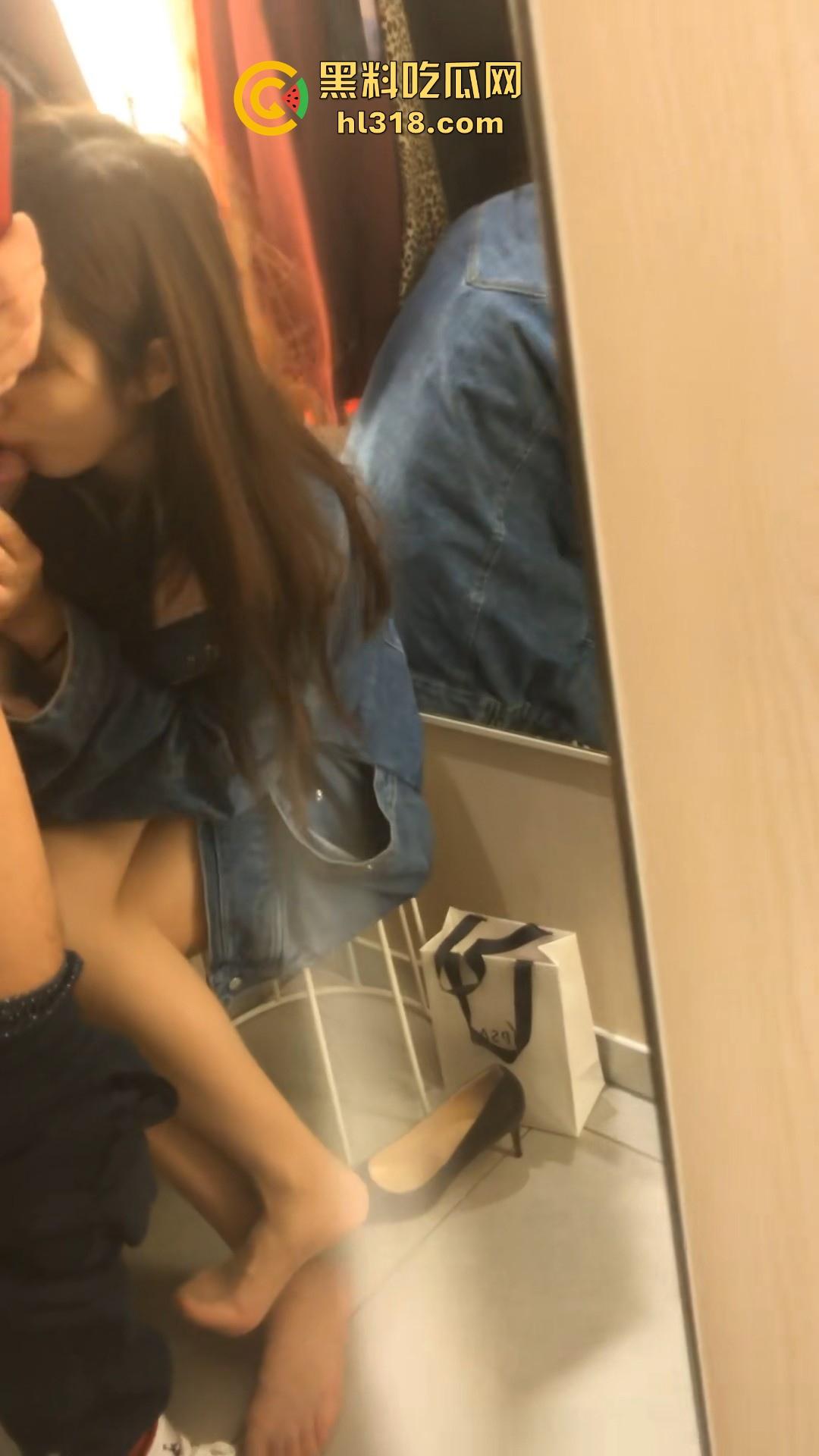 商场试衣间再现口交性爱,肉丝美女露脸深情舔屌,疯狂展示精湛口技榨精,娇喘淫靡销魂!-7