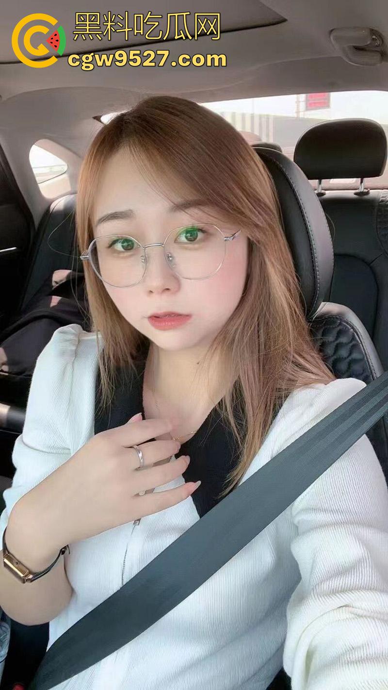 苏州母狗人妻【筱雨】,极品身材眼镜反差婊,背着老公到处约炮偷吃,打炮不雅视频曝光!-1