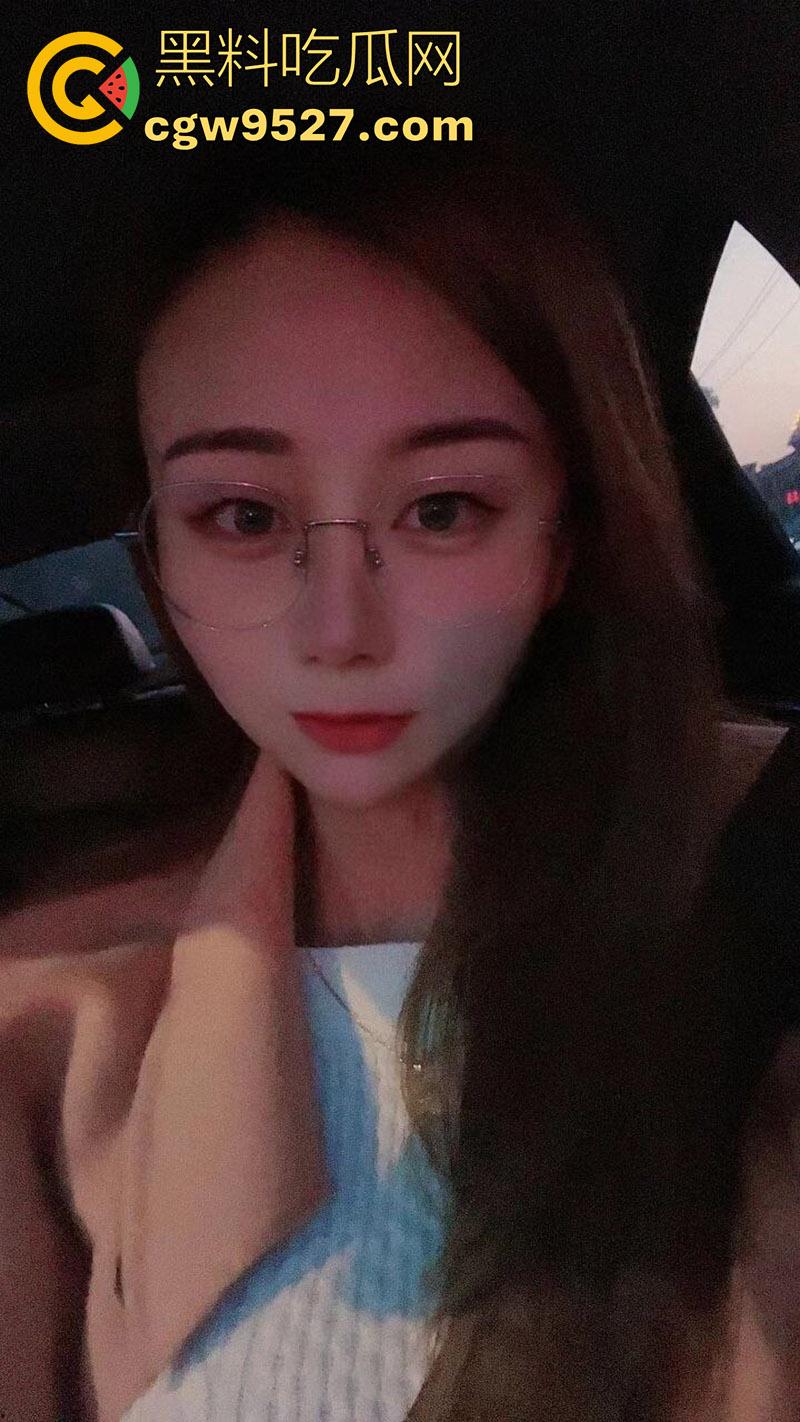 苏州母狗人妻【筱雨】,极品身材眼镜反差婊,背着老公到处约炮偷吃,打炮不雅视频曝光!-4