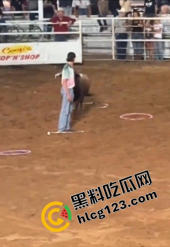 勇敢者的游戏:留在圈里拿10万美元?被牛撞一下骨折赚70万,这笔买卖真划算!-2