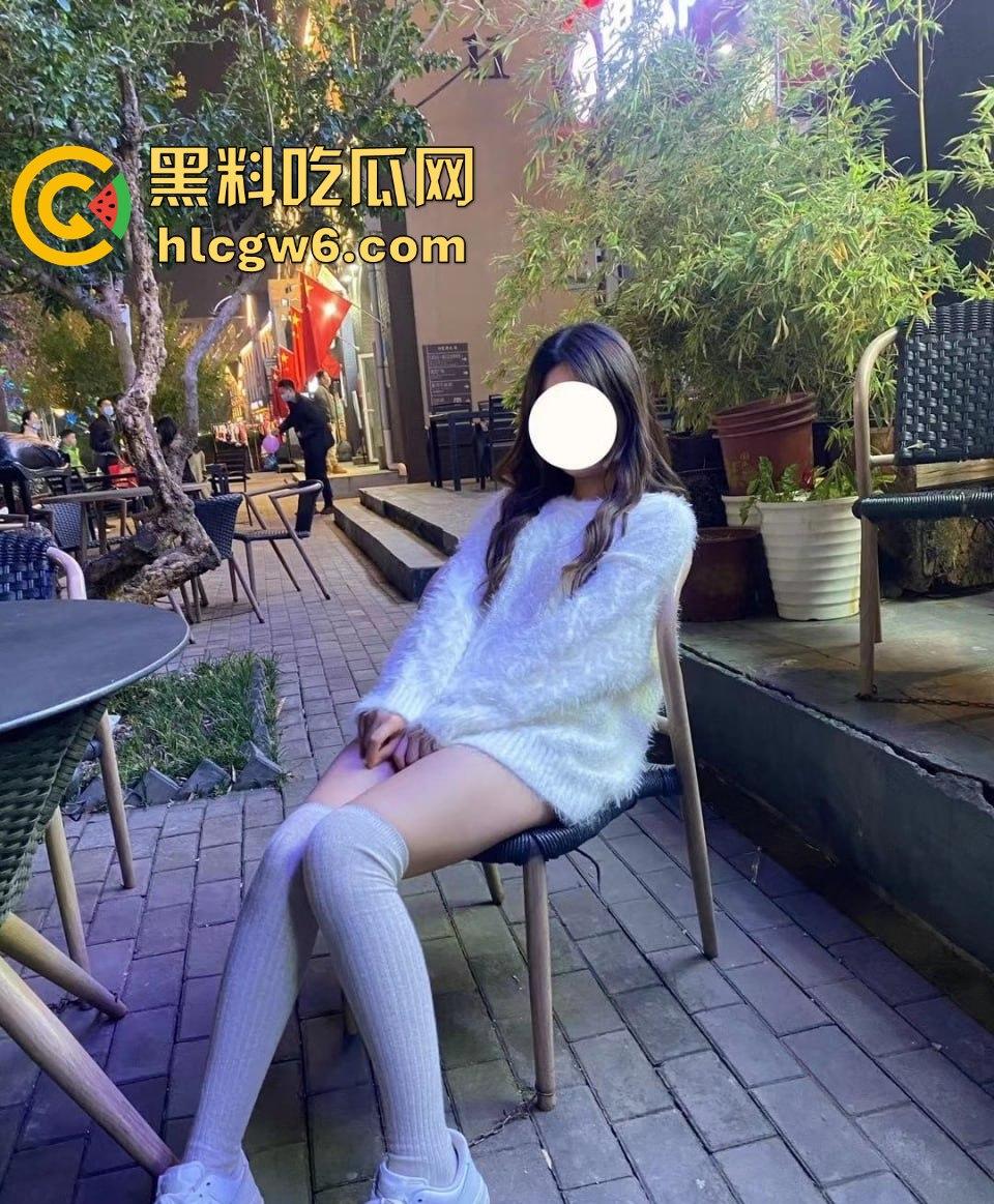 南通狠人偷拍隔壁出租屋情侣做爱，隔音差听得全程起飞，单身老王扛不住跑去偷拍，还被抓个现行！-4