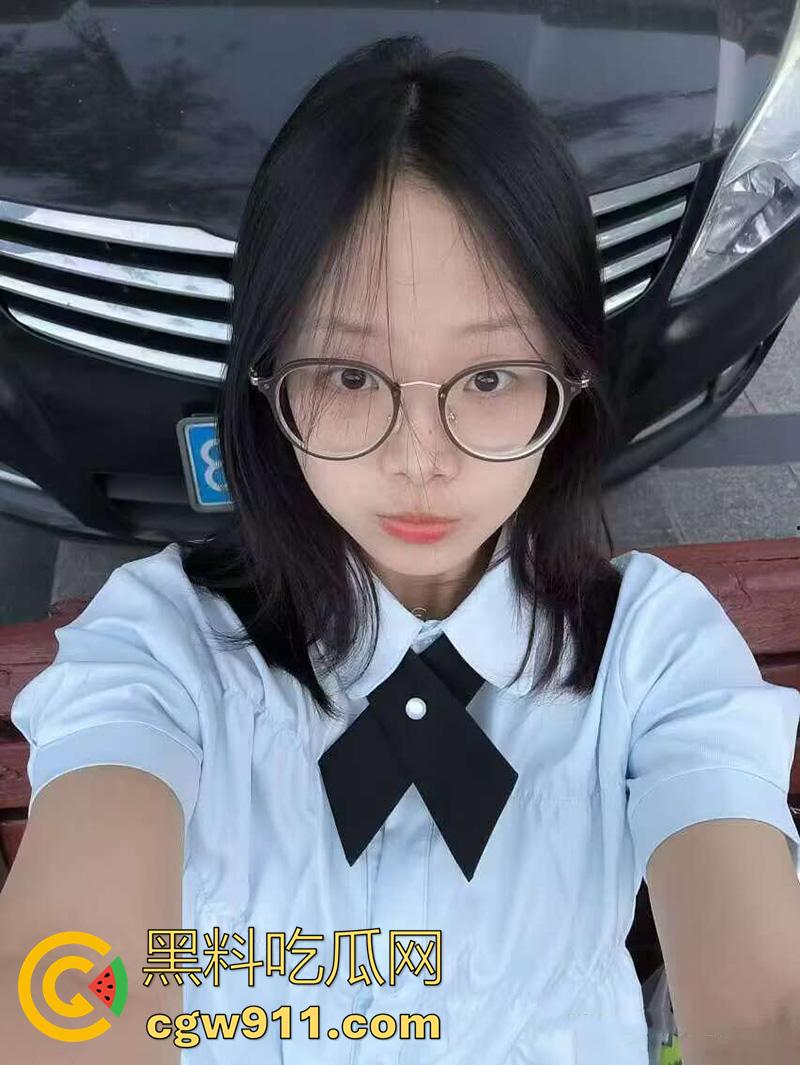 安阳师范学院眼镜妹【陈佳楠】，颜值超清纯的学生妹，私下床技一流口活精湛，约炮做爱视频被渣男曝光！