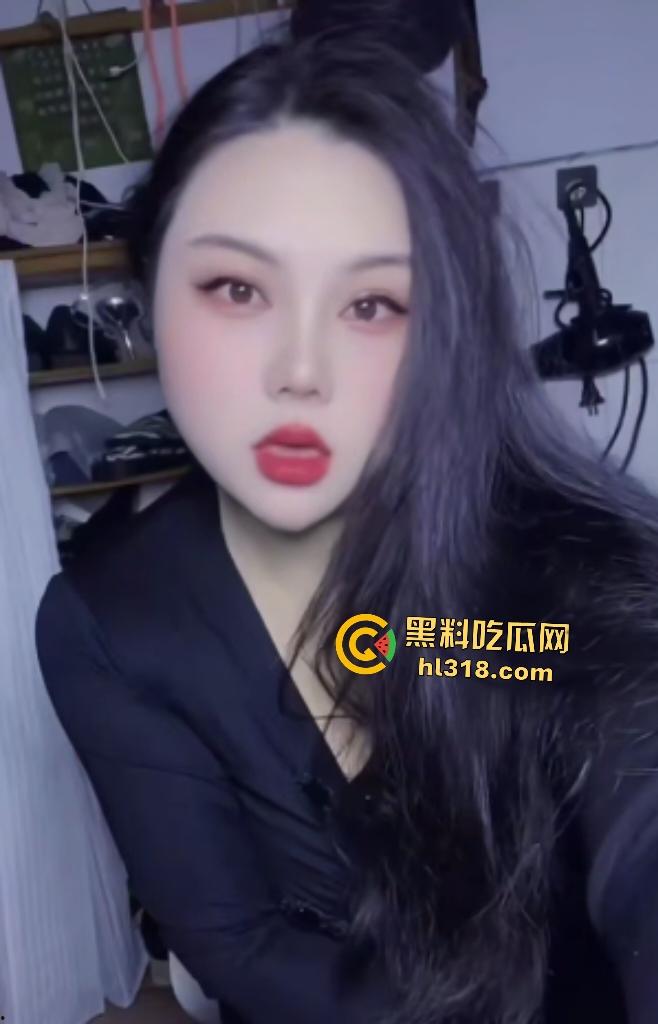 BBW博主【魅兰】大奶人妻裸舞炸裂！开档黑丝巨臀怼镜，屁眼夹钻还没操就淫液狂流！