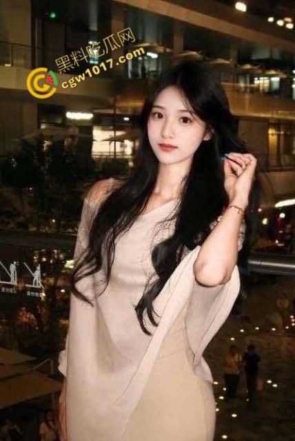 海角大神爆操水嫩乖女儿：当着女儿闺蜜内射了她，父女惊心动魄的凌晨契合，亲情乱伦，欲望再燃