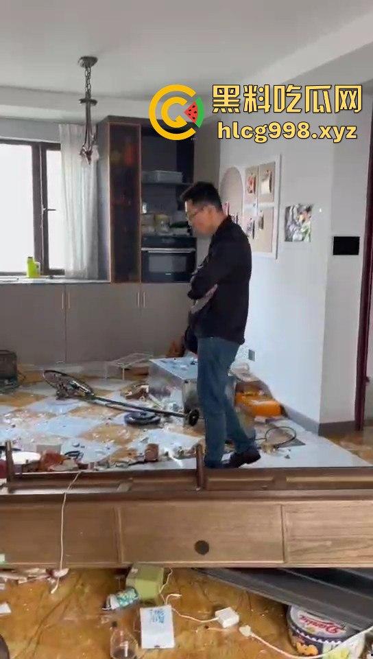 山东济宁家暴男出轨还砸家！吵架上头砸得天翻地覆，自己绿了还狂发脾气！-3