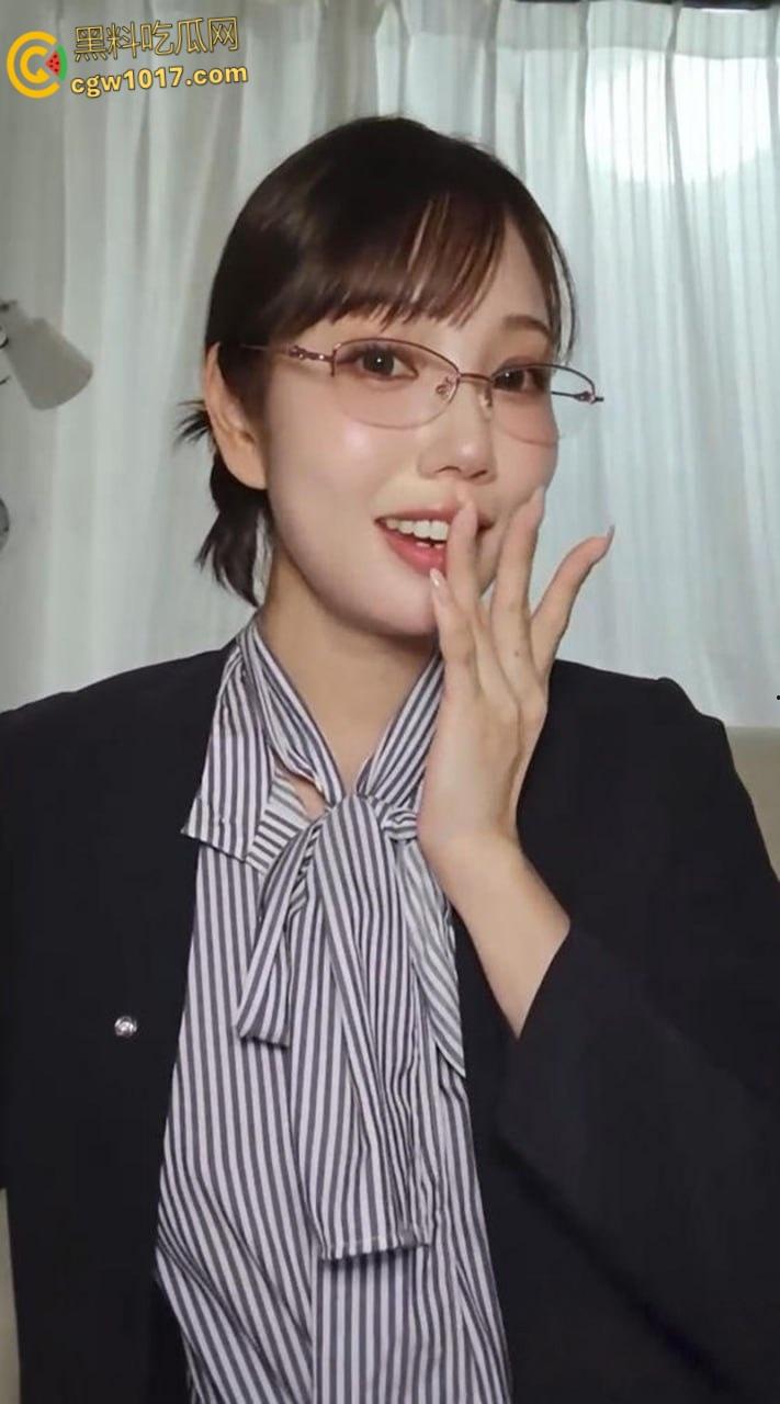 日本极品御姐女优【香月怜】绝美颜值白嫩豪乳，大长腿白嫩诱惑，白虎蜜穴紧致，道具狂桶白虎蜜穴淫水流淌！