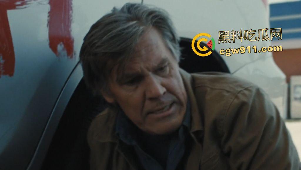 电影【凶器】惊悚集体失踪案！小镇魔咒吞噬17孩童，只剩一童揭女巫操控父母成杀器，幸存者反戈一击！-3