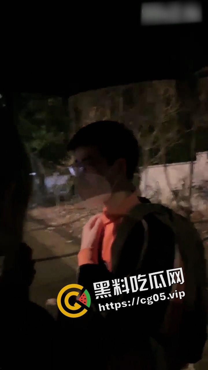 经典永流传-牙高高 大街上抓男高中生调教三部曲合一 可怜的未经世事的小男孩被坏女人玩弄