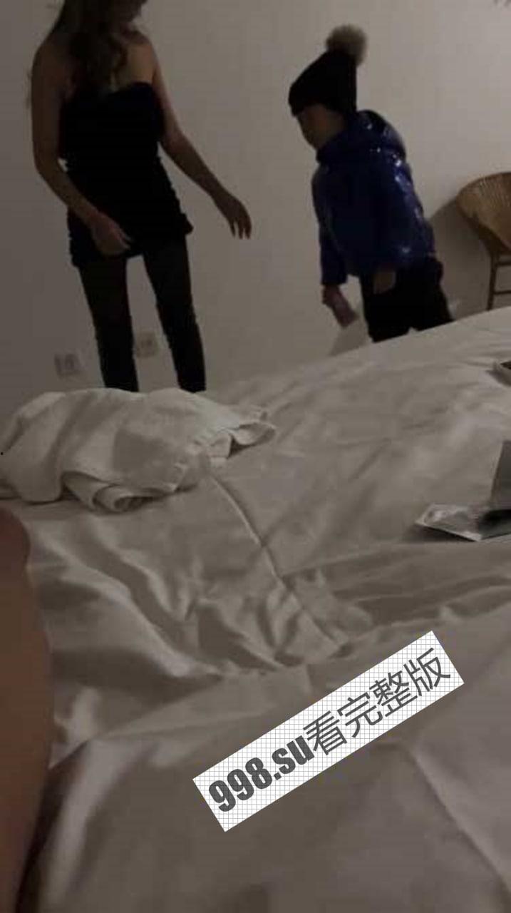 生活不易！山东青岛 极品妈妈带着儿子出来卖 一边挨操 儿子在一边捣乱